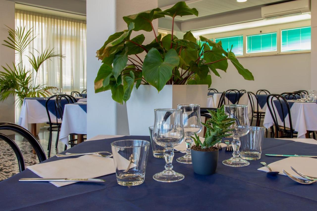Hotel President'S Pesaro Exterior photo